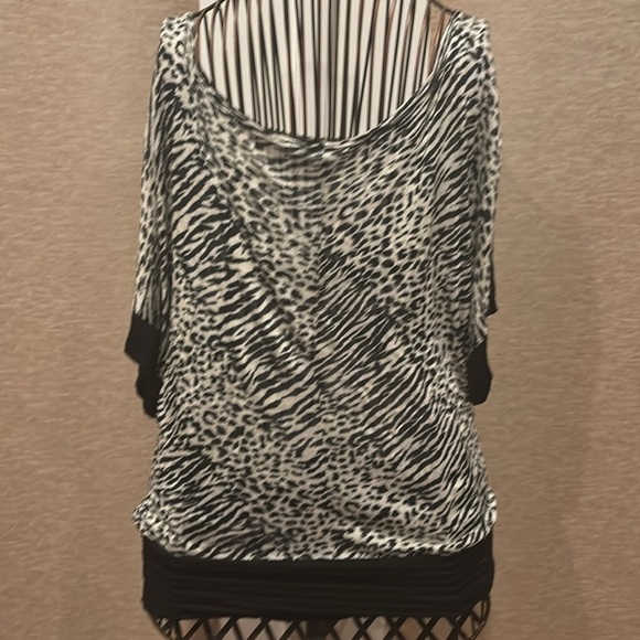 Francesca’s Collection black and white vintage y2K smocked zebra print top - Picture 5 of 7